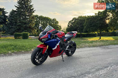 Спортбайк Honda CBR 1000RR 2023 в 