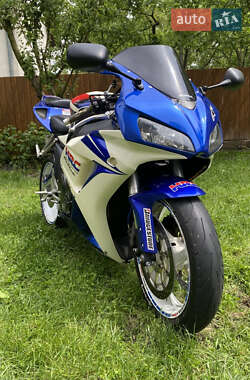Спортбайк Honda CBR 1000RR 2006 в 