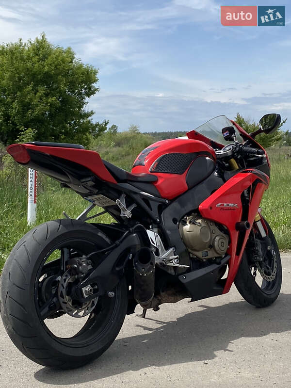 Спортбайк Honda CBR 1000RR 2008 в Броварах фото 2 Спортбайк Honda CBR 1000RR 2008 в Броварах