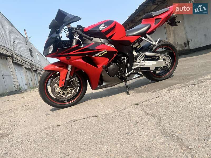 Спортбайк Honda CBR 1000RR 2007 в Дніпрі