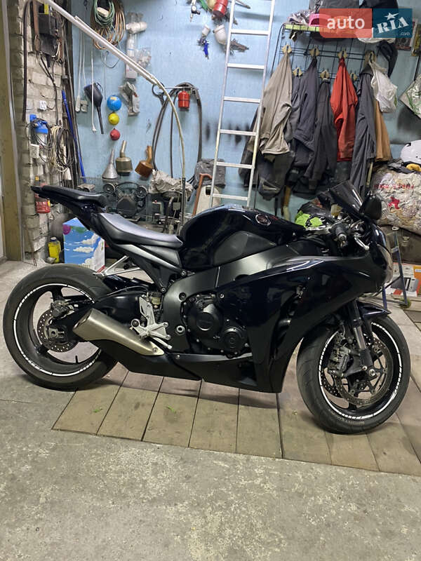 Спортбайк Honda CBR 1000RR 2008 в Богдановке