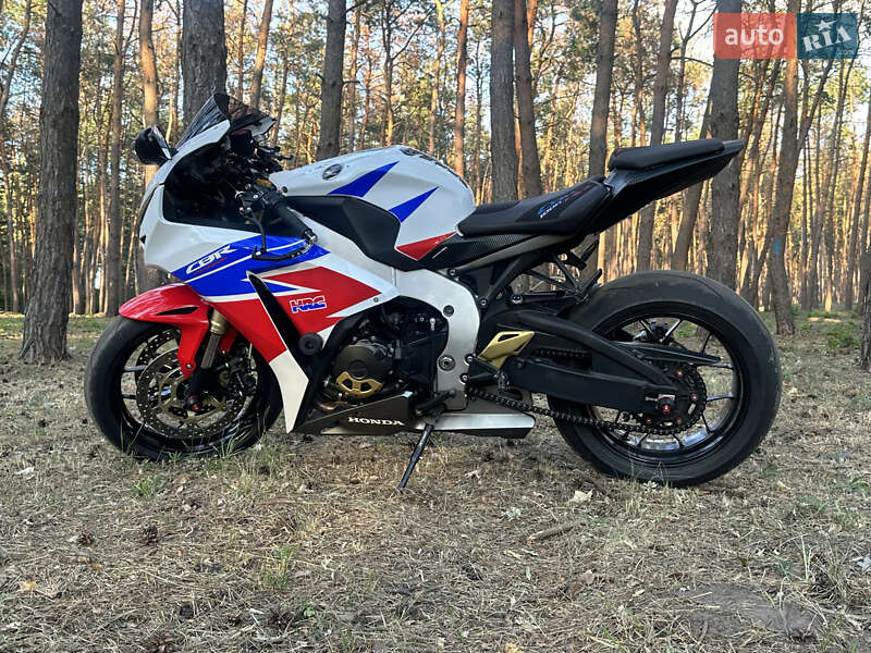 Спортбайк Honda CBR 1000RR 2012 в 