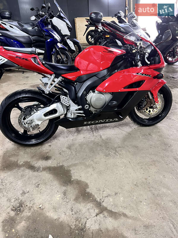 Спортбайк Honda CBR 1000RR 2004 в Житомире