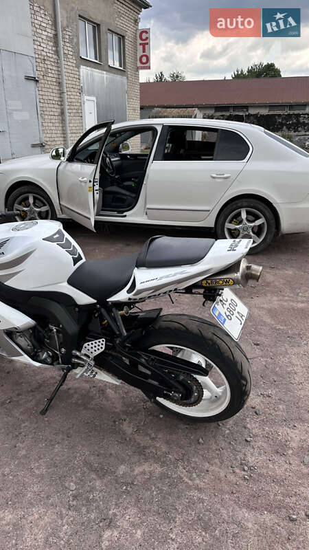 Спортбайк Honda CBR 1000RR 2004 в Горохове