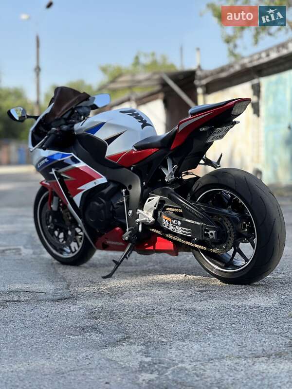 Спортбайк Honda CBR 1000RR 2016 в Запоріжжі