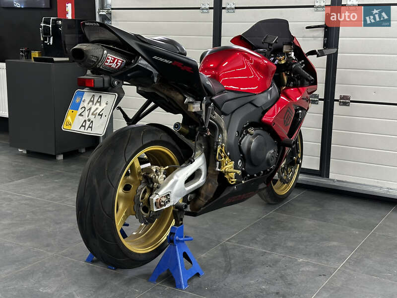 Спортбайк Honda CBR 1000RR 2007 в Киеве фото 11 Спортбайк Honda CBR 1000RR 2007 в Киеве