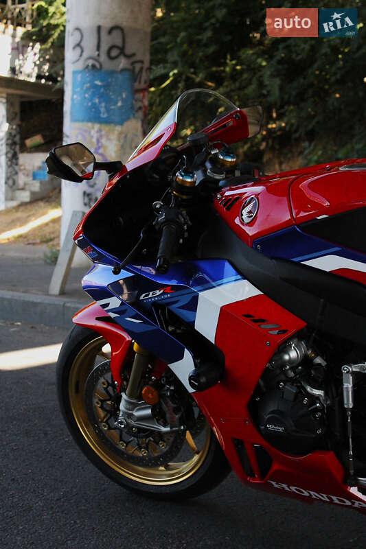 Спортбайк Honda CBR 1000RR 2022 в Одессе фото 4 Спортбайк Honda CBR 1000RR 2022 в Одессе