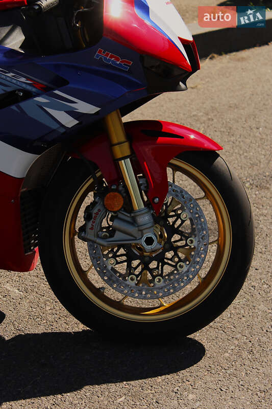 Спортбайк Honda CBR 1000RR 2022 в Одессе фото 10 Спортбайк Honda CBR 1000RR 2022 в Одессе
