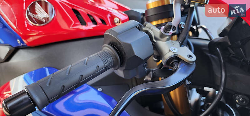 Спортбайк Honda CBR 1000RR 2022 в Одессе фото 21 Спортбайк Honda CBR 1000RR 2022 в Одессе