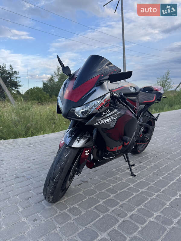 Спортбайк Honda CBR 1000RR 2012 в 