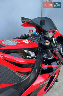 Спортбайк Honda CBR 1000RR 2007 в 