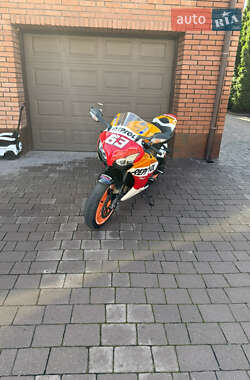 Спортбайк Honda CBR 1000RR 2011 в 