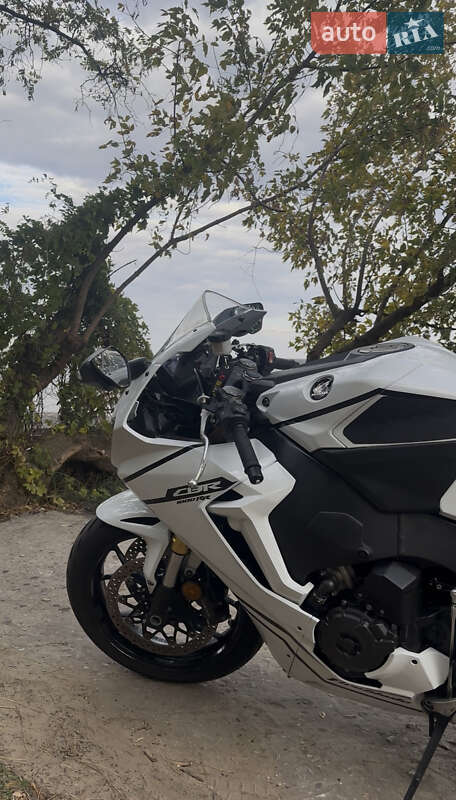 Спортбайк Honda CBR 1000RR 2022 в Запорожье