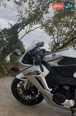 Спортбайк Honda CBR 1000RR 2022 в 