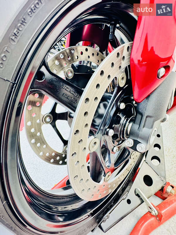 Спортбайк Honda CBR 1000RR 2009 в Одесі фото 14 Спортбайк Honda CBR 1000RR 2009 в Одесі