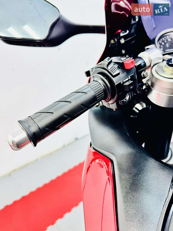 Спортбайк Honda CBR 1000RR 2009 в Одесі фото 21 Спортбайк Honda CBR 1000RR 2009 в Одесі