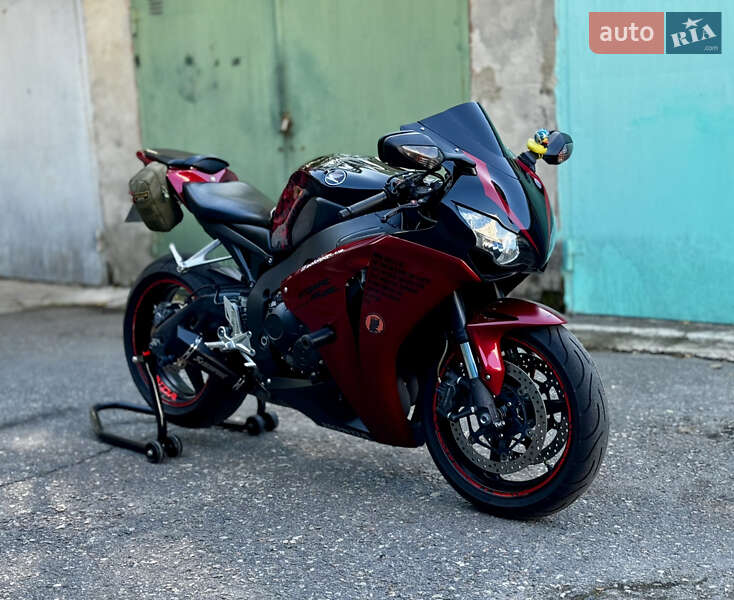 Спортбайк Honda CBR 1000RR 2010 в Одесі фото 11 Спортбайк Honda CBR 1000RR 2010 в Одесі