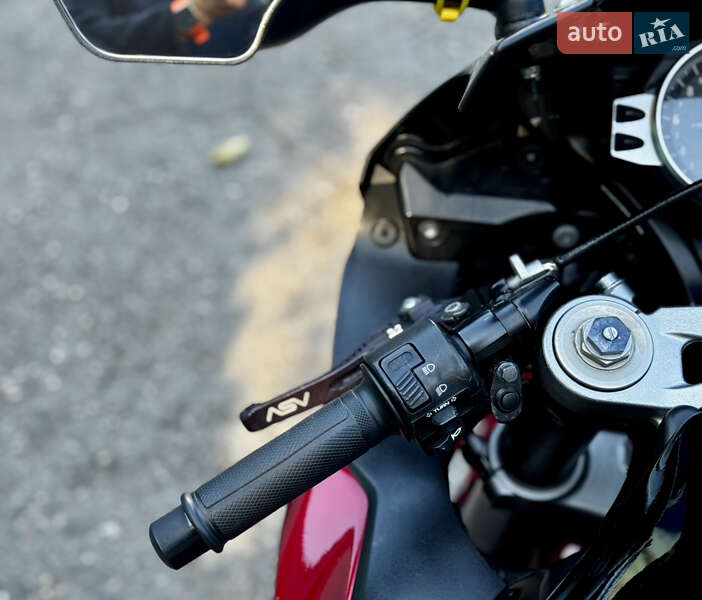 Спортбайк Honda CBR 1000RR 2010 в Одесі фото 21 Спортбайк Honda CBR 1000RR 2010 в Одесі