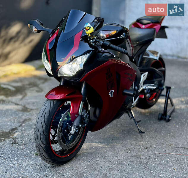 Спортбайк Honda CBR 1000RR 2010 в Одесі фото 12 Спортбайк Honda CBR 1000RR 2010 в Одесі