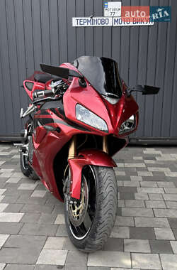 Спортбайк Honda CBR 1000RR 2006 в  фото 2 Спортбайк Honda CBR 1000RR 2006 в