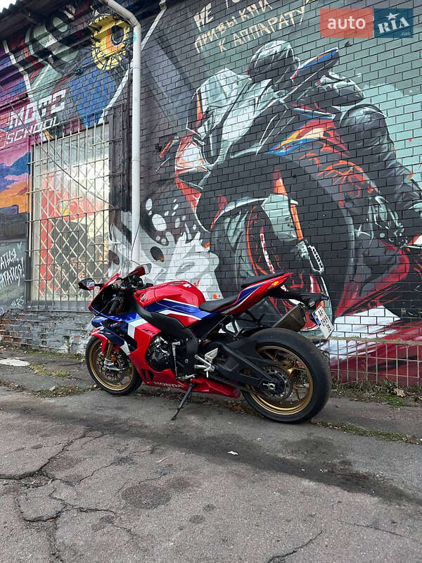Спортбайк Honda CBR 1000RR 2023 в Киеве