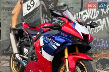 Спортбайк Honda CBR 1000RR 2023 в Киеве