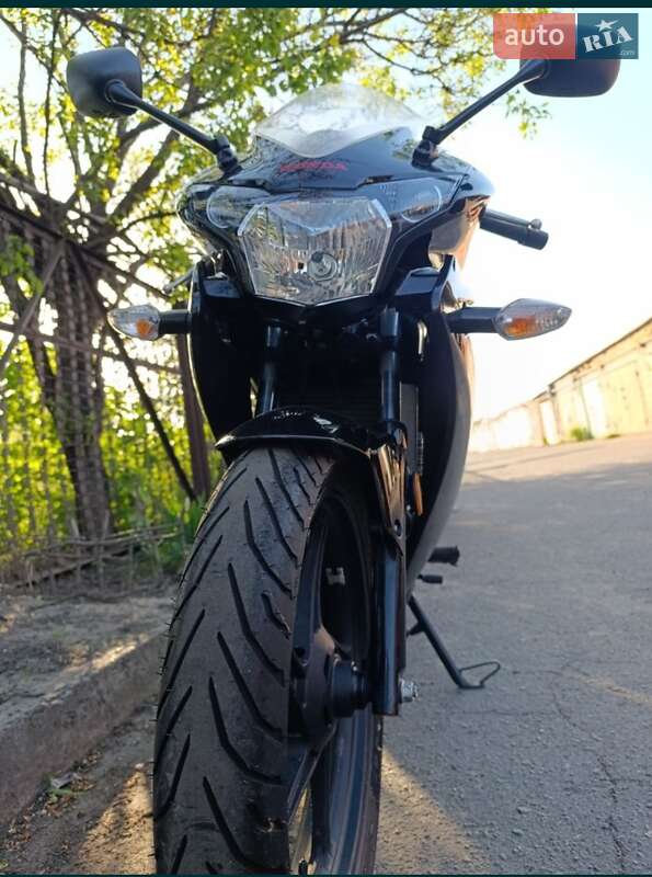 Мотоцикл Без обтекателей (Naked bike) Honda CBR 125R 2016 в Полтаве