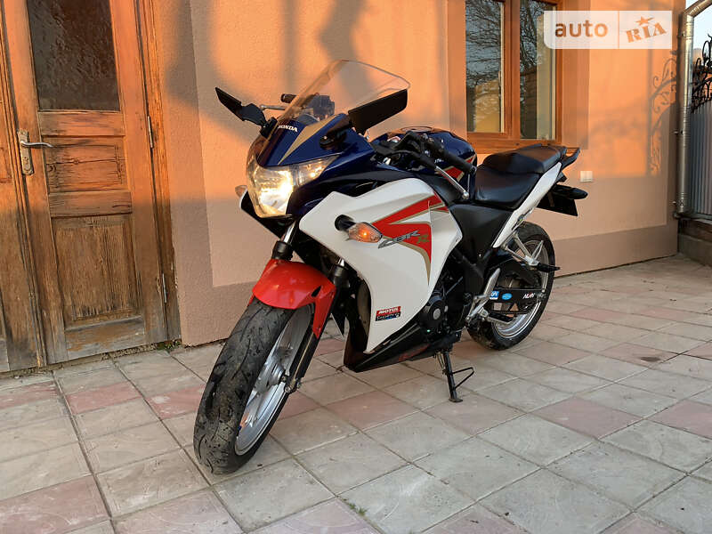 Спортбайк Honda CBR 250R 2011 в Черновцах