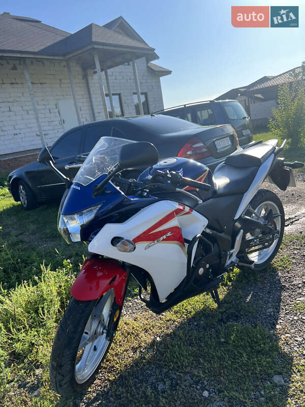 Мотоцикл Многоцелевой (All-round) Honda CBR 250R 2012 в Полтаве
