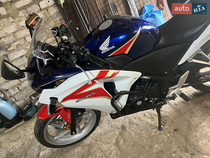Мотоцикл Многоцелевой (All-round) Honda CBR 250R 2012 в Полтаве