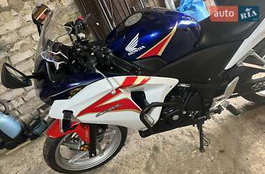 Мотоцикл Многоцелевой (All-round) Honda CBR 250R 2012 в 