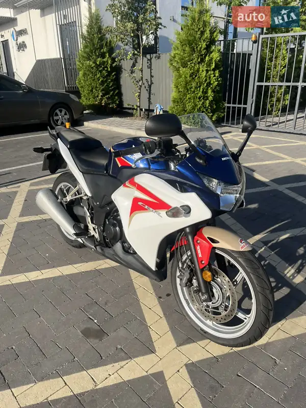 Спортбайк Honda CBR 250R 2012 в 