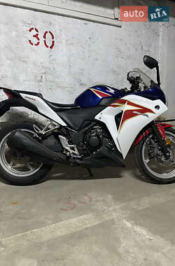 Спортбайк Honda CBR 250R 2012 в Киеве