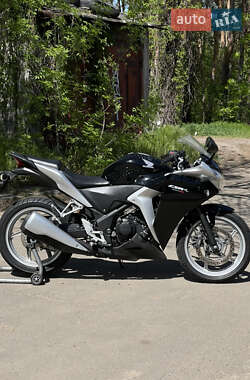Мотоцикл Спорт-туризм Honda CBR 250R 2011 в 