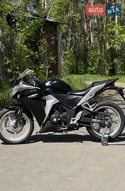 Мотоцикл Спорт-туризм Honda CBR 250R 2011 в 