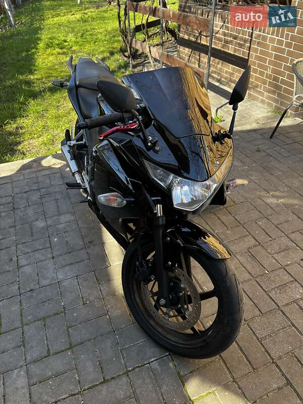 Мотоцикл Спорт-туризм Honda CBR 250R 2016 в 