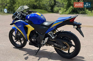 Мотоцикл Без обтекателей (Naked bike) Honda CBR 250R 2013 в 