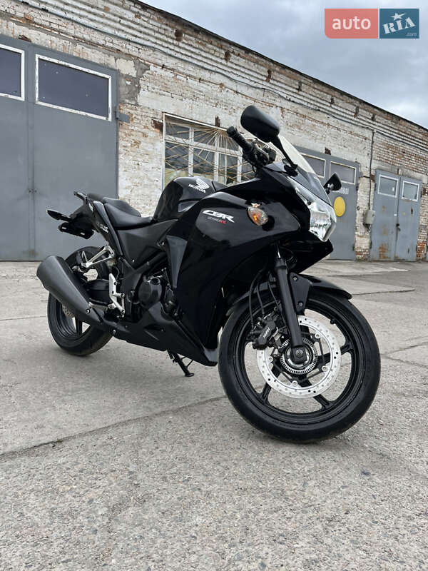 Мотоцикл Спорт-туризм Honda CBR 250R 2013 в 