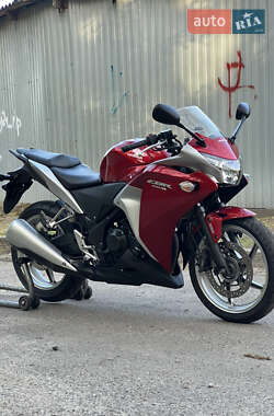 Мотоцикл Спорт-туризм Honda CBR 250R 2011 в 
