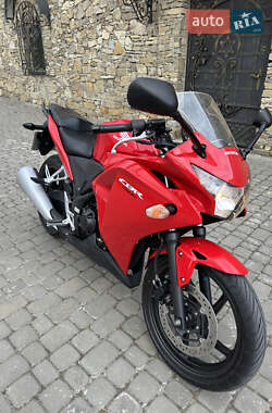 Спортбайк Honda CBR 250R 2016 в Городку