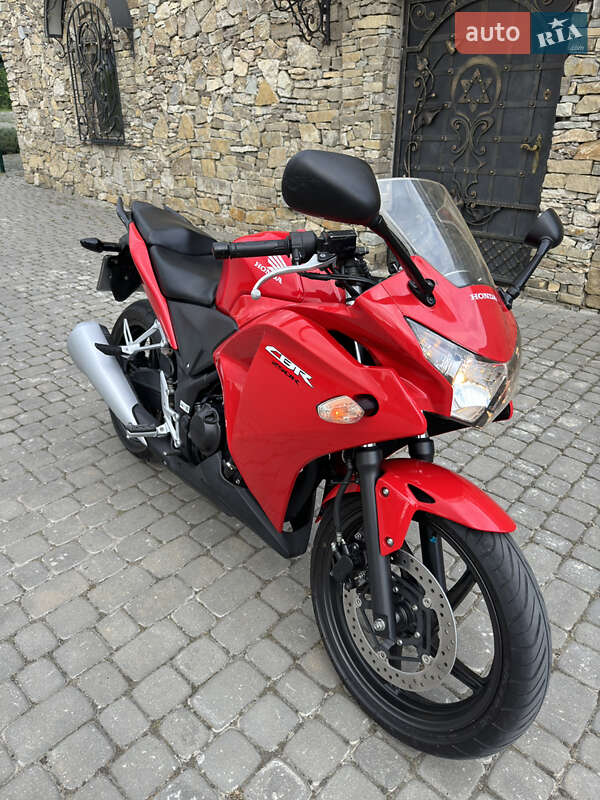 Спортбайк Honda CBR 250R 2016 в Городку