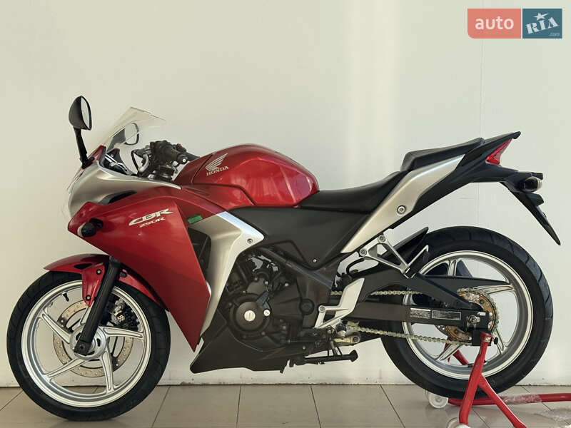 Спортбайк Honda CBR 250R 2015 в Киеве