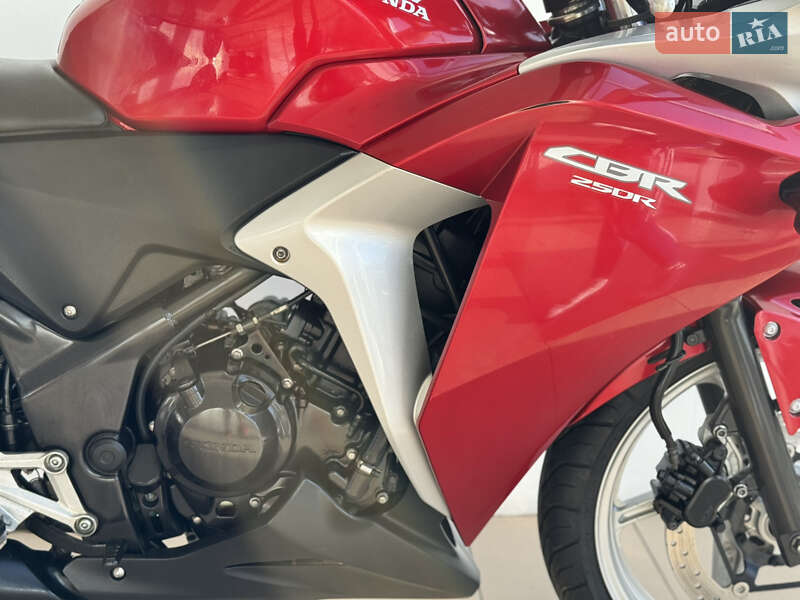 Спортбайк Honda CBR 250R 2015 в Киеве