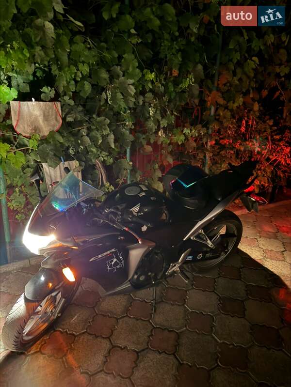 Спортбайк Honda CBR 250R 2012 в Корсунь-Шевченківському