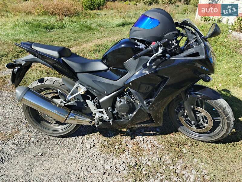 Спортбайк Honda CBR 250R 2016 в 