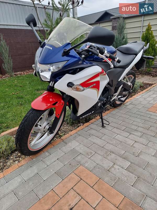 Honda CBR 250R 2011