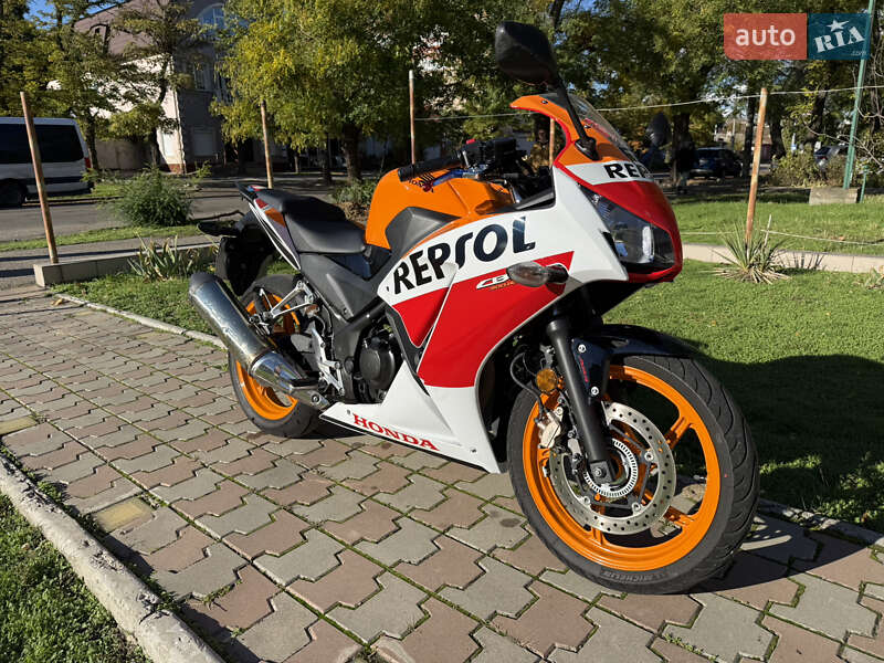 Спортбайк Honda CBR 300R 2015 в Миколаєві фото Спортбайк Honda CBR 300R 2015 в Миколаєві