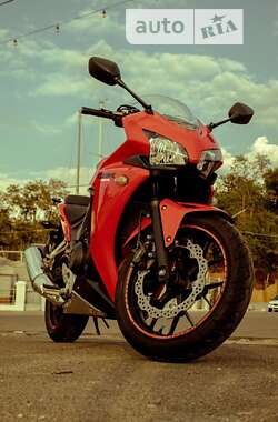 Спортбайк Honda CBR 400R 2015 в Миколаєві