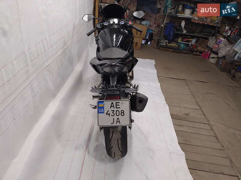 Спортбайк Honda CBR 400R 2016 в Днепре