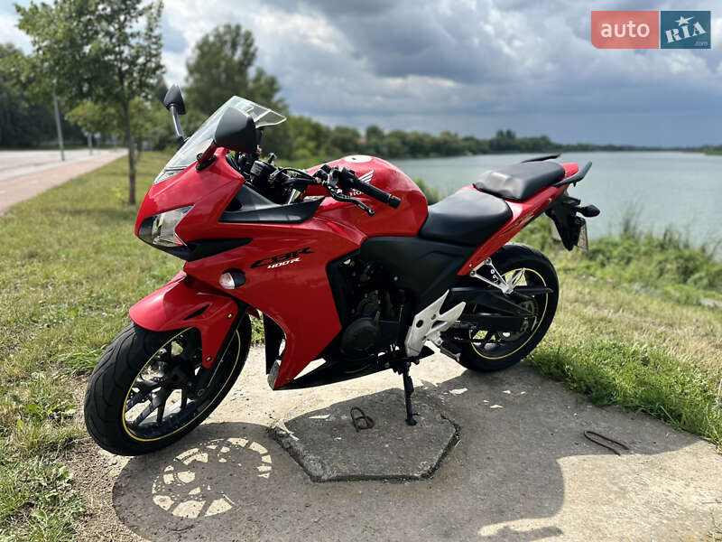 Спортбайк Honda CBR 400R 2013 в 